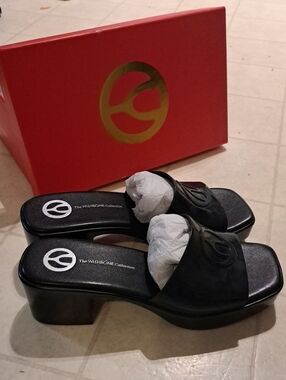 The Wishbone Collection Black Slide Mules for Women